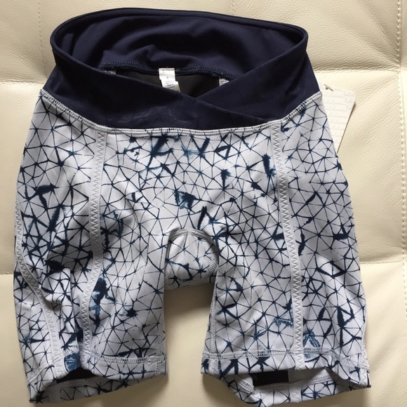 NWT LULULEMON PEDAL PACE SHORT STAR NAVY - Size 4 - Picture 3 of 8